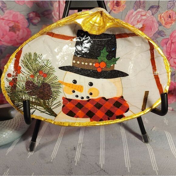 DECOUPAGE CLAM SHELL DECOUPAGE SNOWMAN ⛄️ ON A CLAM SHELL TRINKET DISH - Picture 1 of 12
